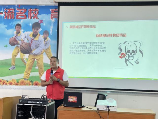 禁毒宣傳進校園，讓青春綠色無毒 (3).jpg