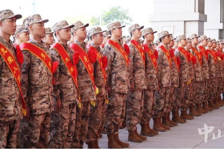 青春披甲赴軍營！中山歡送數(shù)百新兵入伍